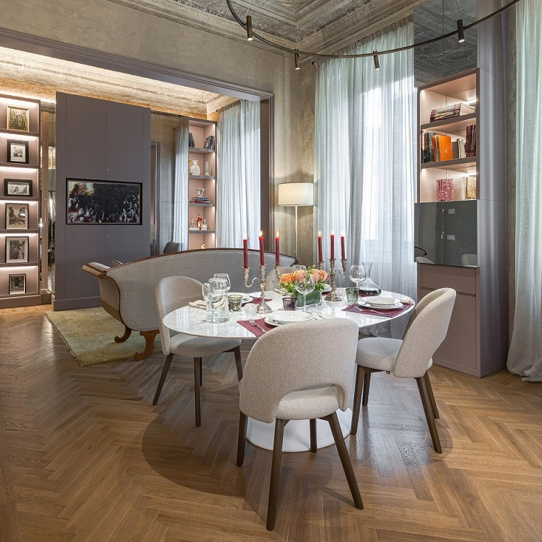 Luxury Medici Historical Home apartment in Florence with frescoed ceiling and elegant dining area