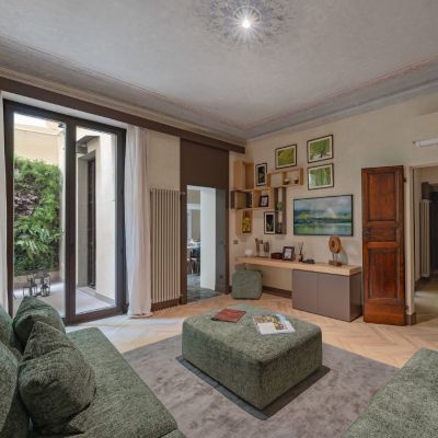 Luxury Palazzo Tintori Garden apartment in Florence with private courtyard and historic frescoes