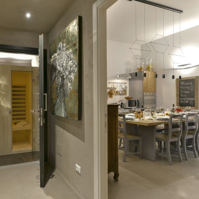 Luxury apartment Piazza Pitti 22 in Florence with private infrared sauna and elegant interiors